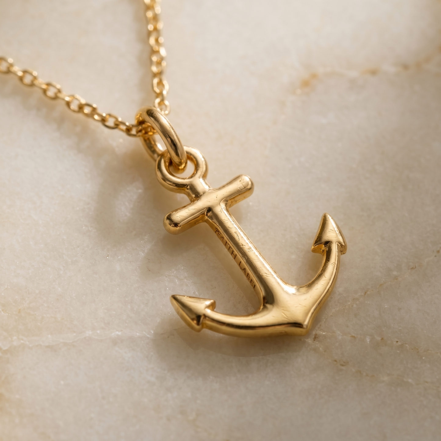 anchor-pendant-necklace macro