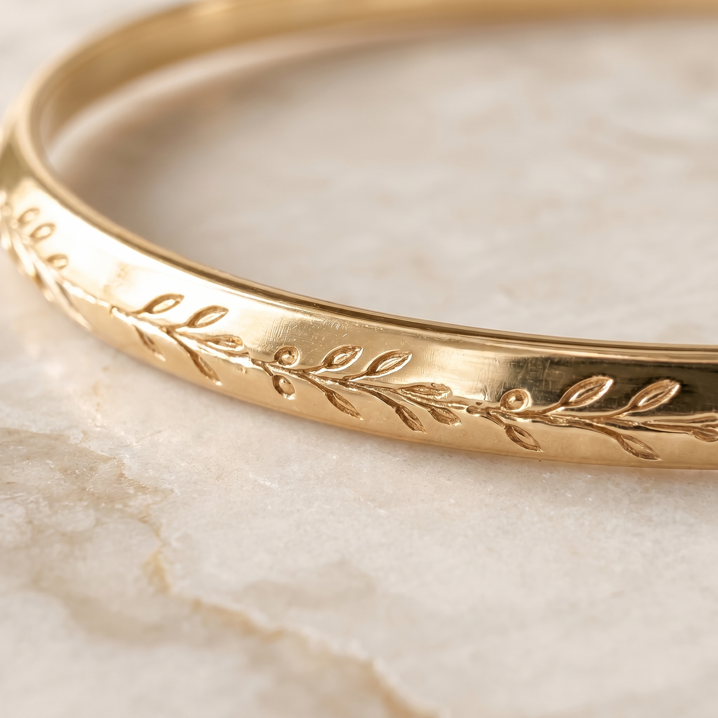 olive-branch-bracelet macro